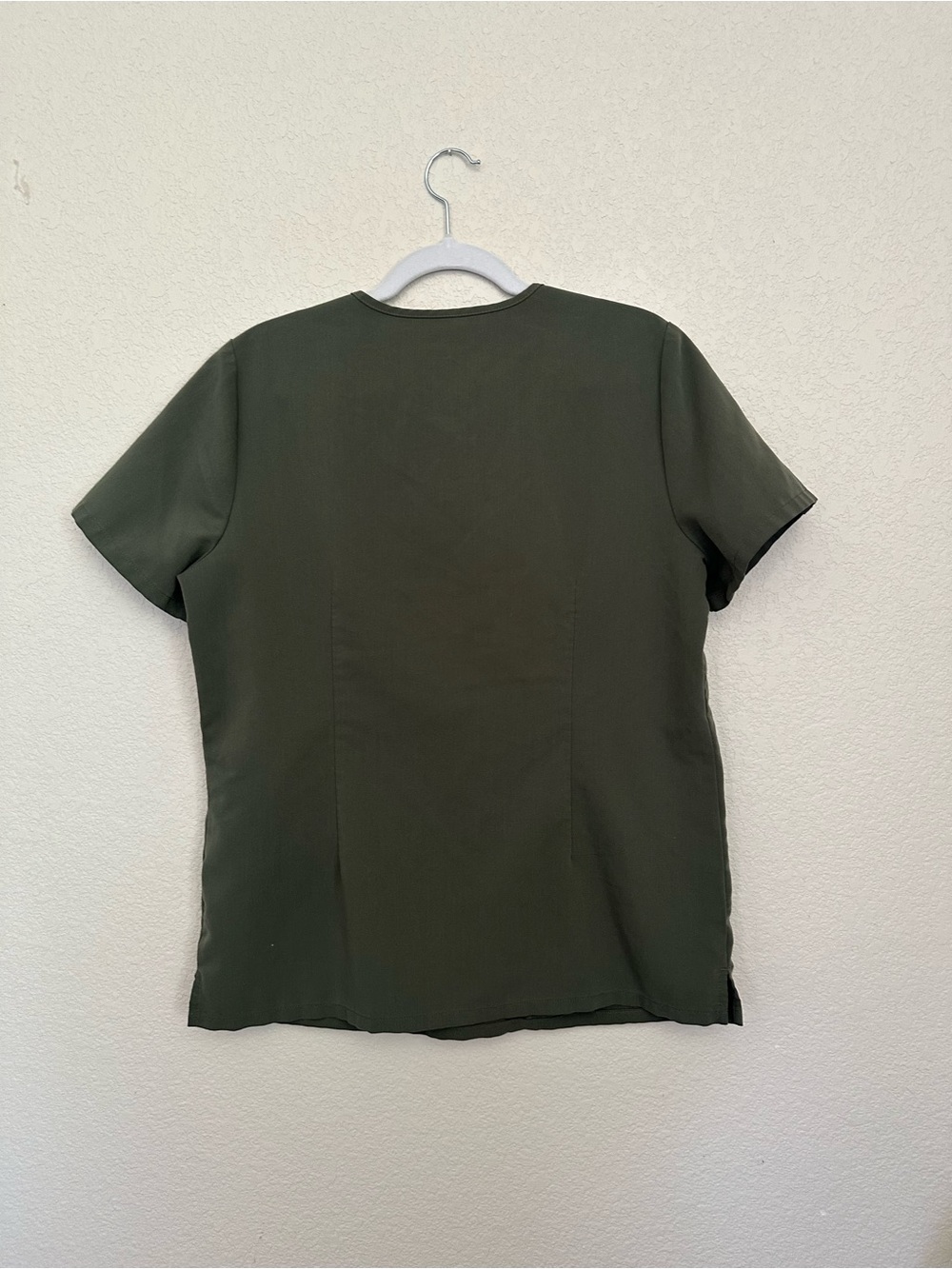 Figs Women’s Casma Scrub Top Moss Green V-neck Uniform Size Medium EUC - Picture 9 of 10